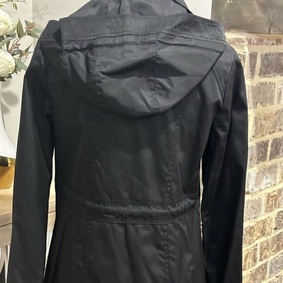 GUESS Women’s Lace Up Hooded Water Resistant Raincoat Jacket in the Size Medium - Picture 15 of 16